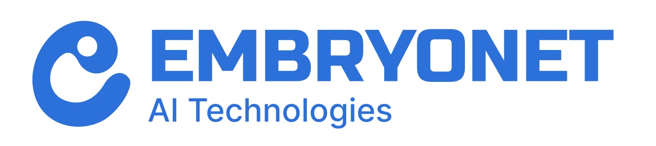 Logo der Firma EmbryoNet: Ein als Zebrafischembryo stylisiertes blaues E vor dem Schriftzug Embryonet AI technologies.