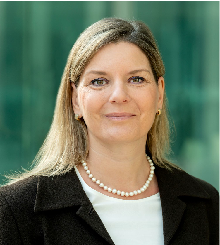 Portrait Dr. Meike Criswell: Eine Frau im braunen Jackett