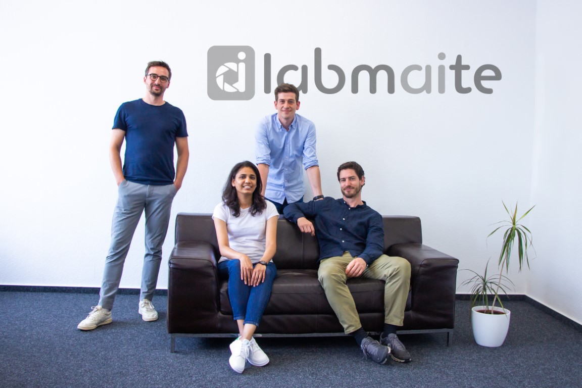 The photo shows the founders of LABMaiTE. The team consists of one woman and three men.