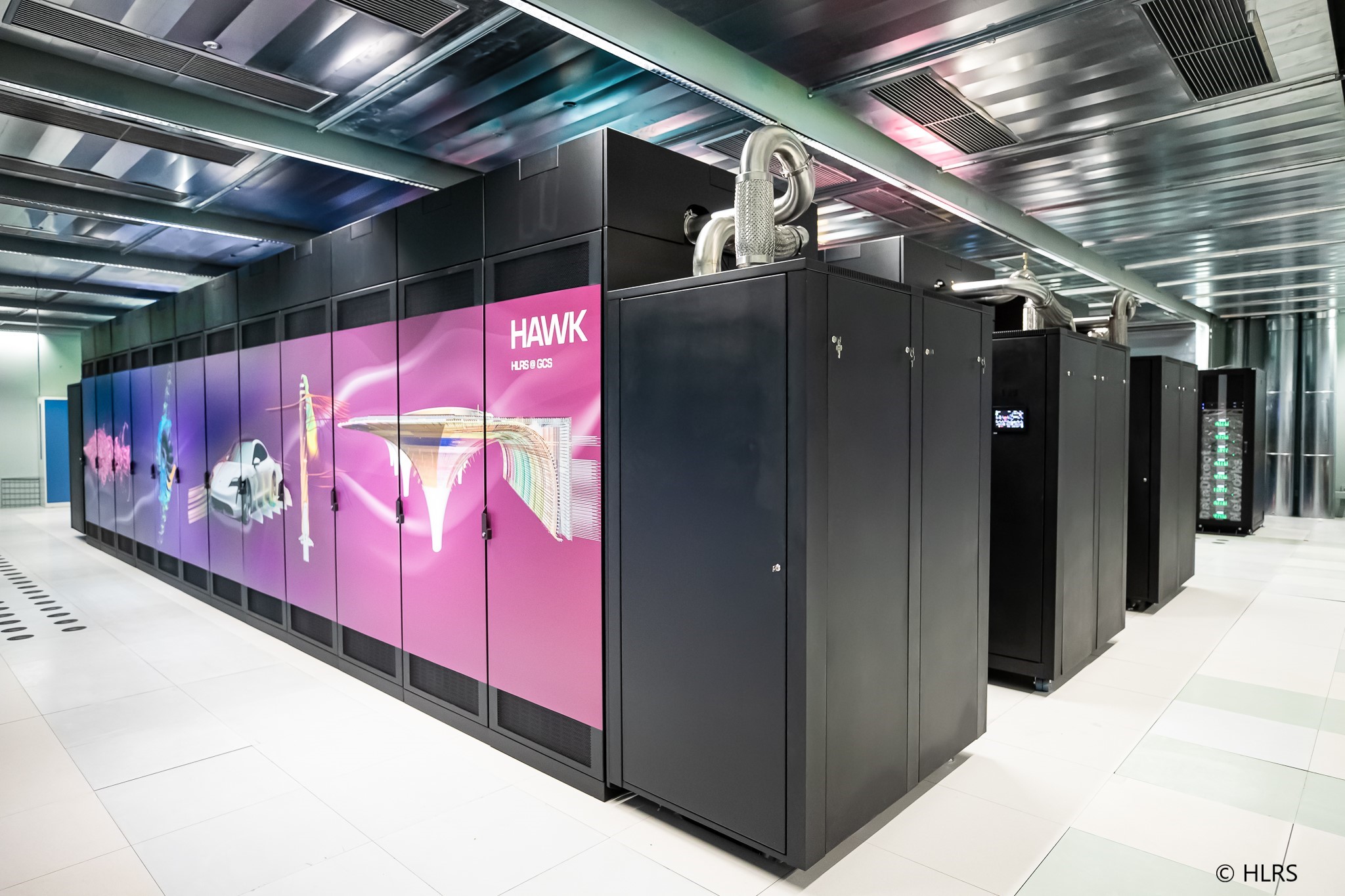 In cooperation with the High-Performance Computing Centre Stuttgart, SICOS BW enables customers to use the new supercomputer Hawk.