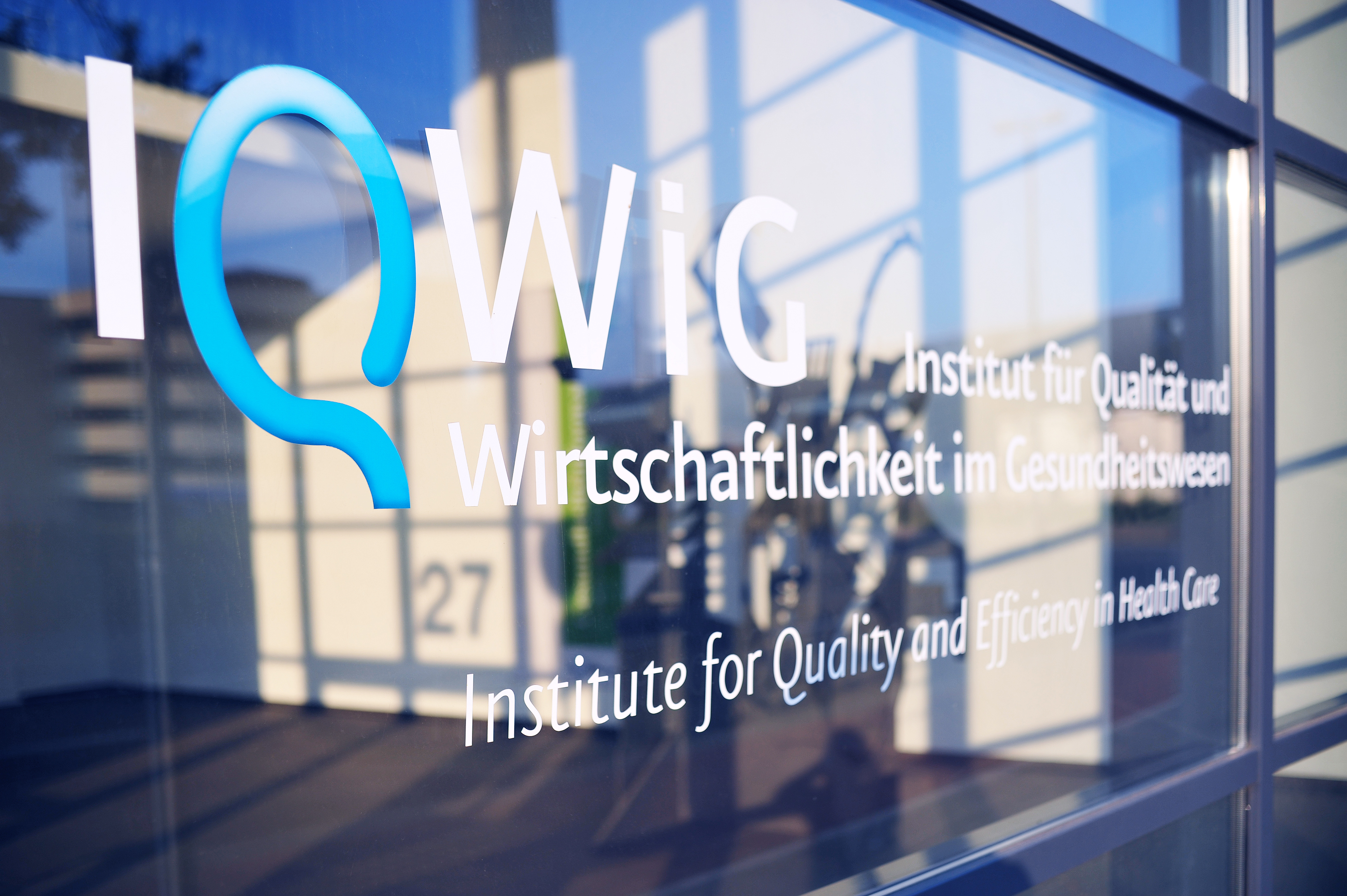 IQWiG, Institutssitz in Köln: Zu sehen ist der Schriftzug IQWiG auf dem Gebäude