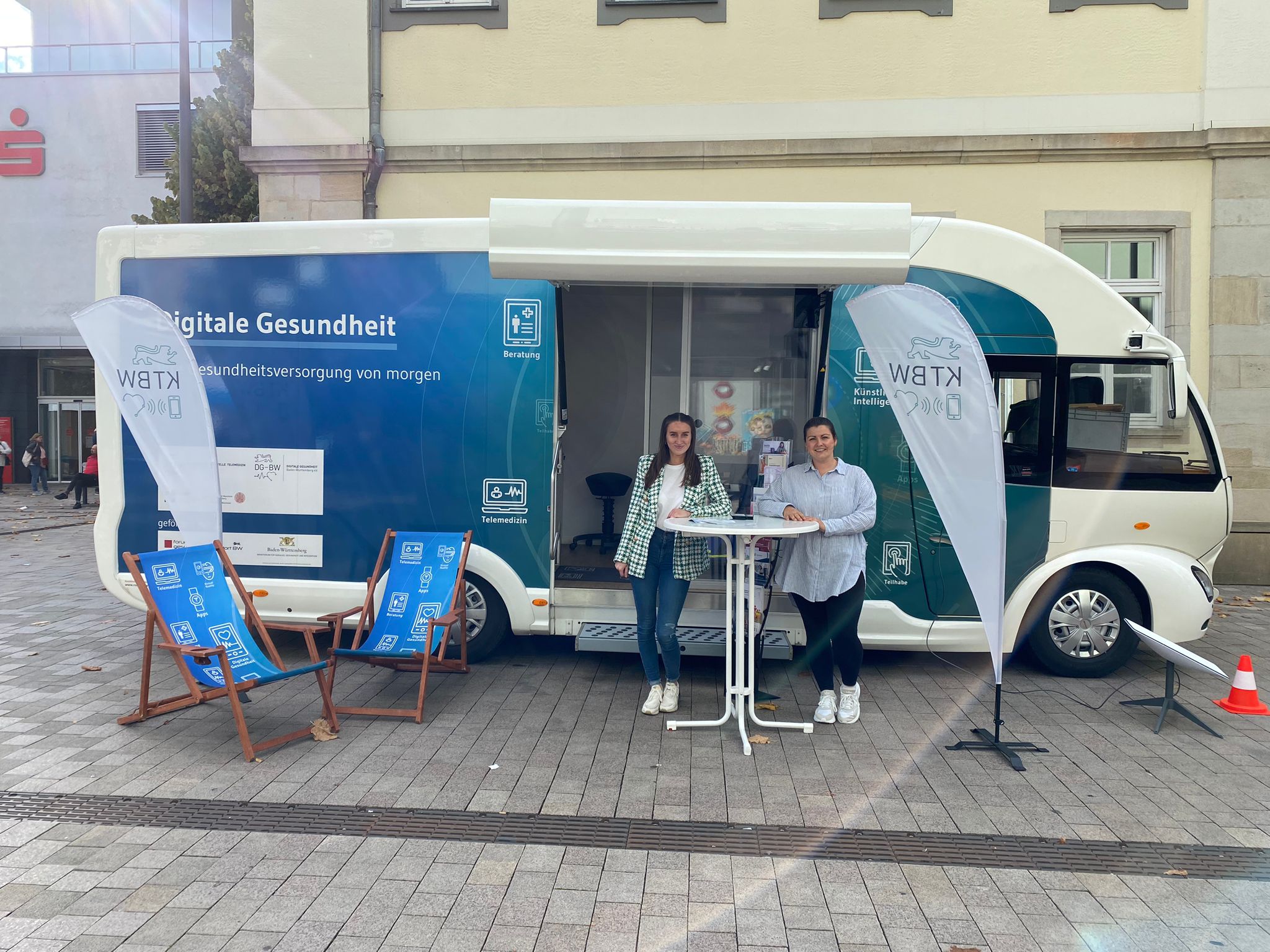 Der Digital Health Truck gibt zahlreiche Informationen zu Anwendungen aus dem Bereich der Digitalen Gesundheit.