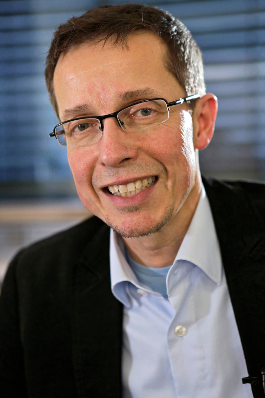 Porträtfoto von Prof. Andreas Peschel