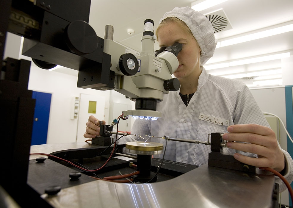 Probe station for nanotransport analyses. The photo shows a researcher looking through a microscope.