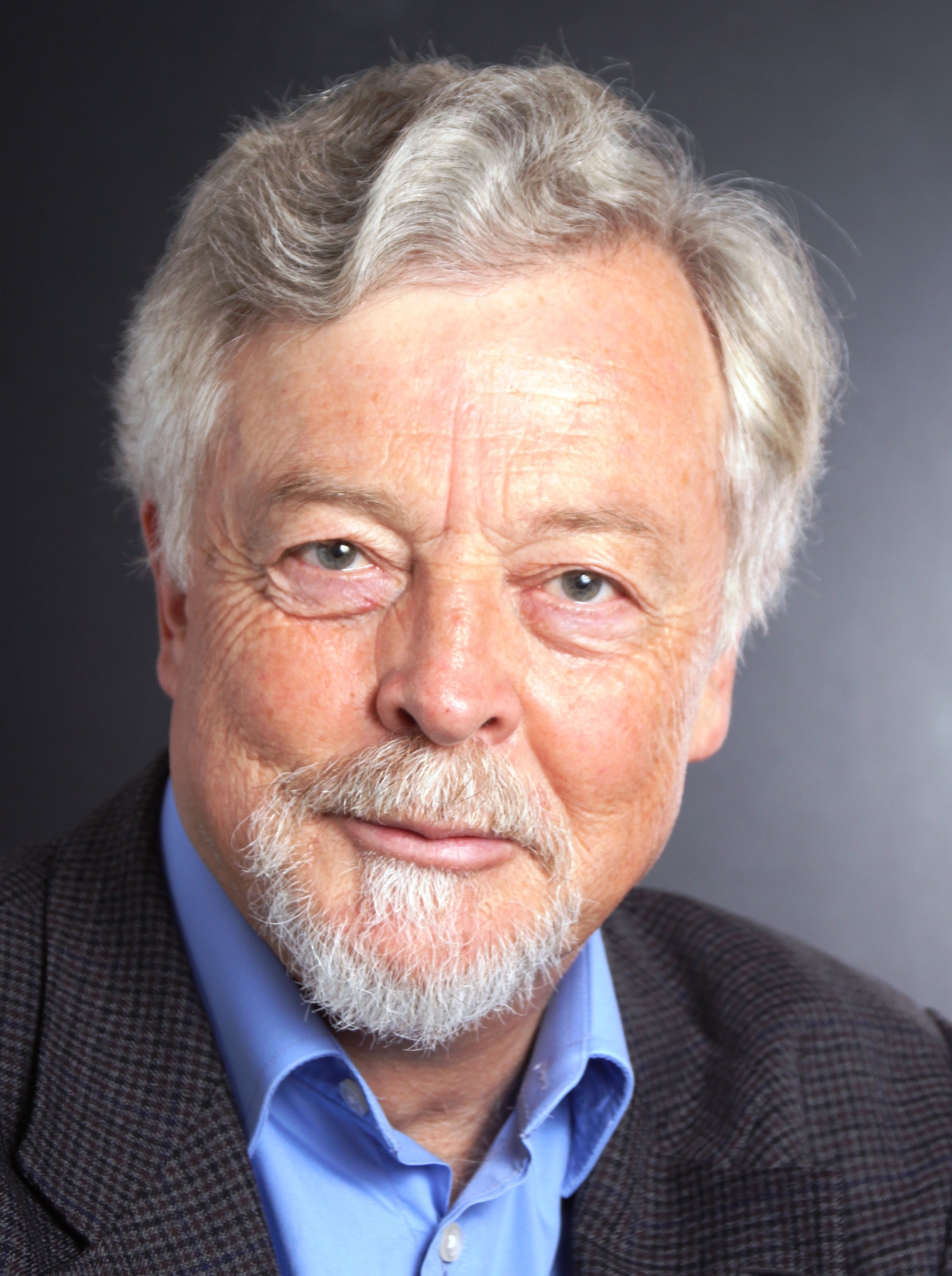 Farbiges Porträtfoto von Professor Dr. Michael Wink