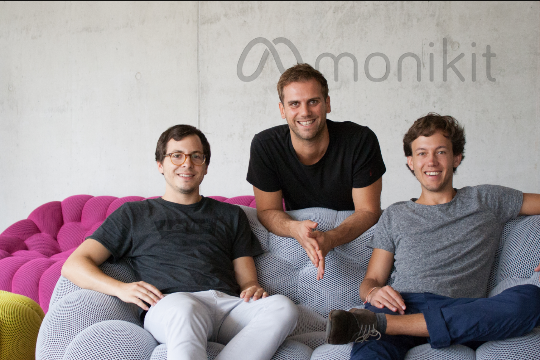Drei junge Männer auf einem Sofa Copyright: Das Team der monikit UG.