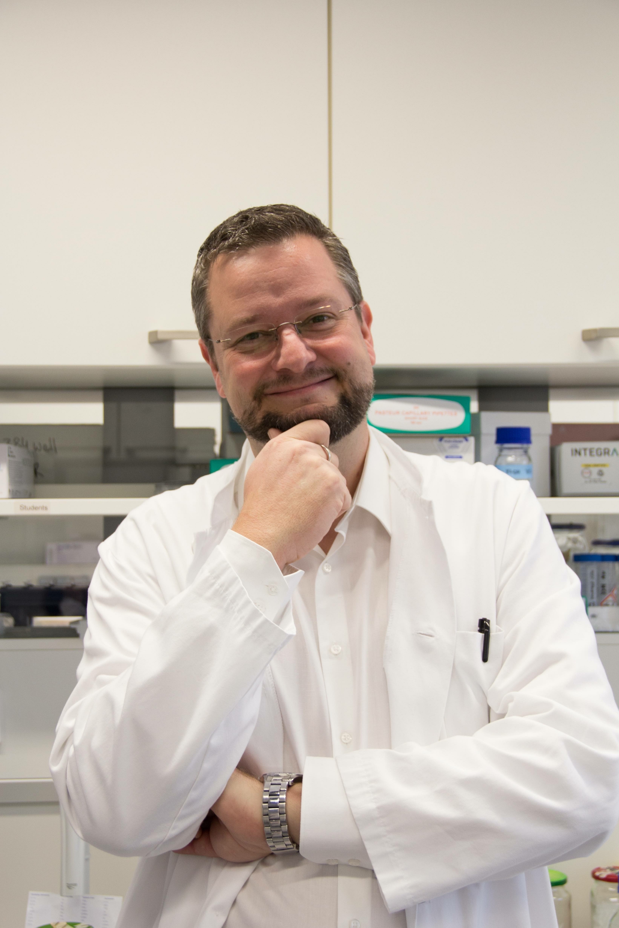 Dr. Jochen Maurer in the laboratory