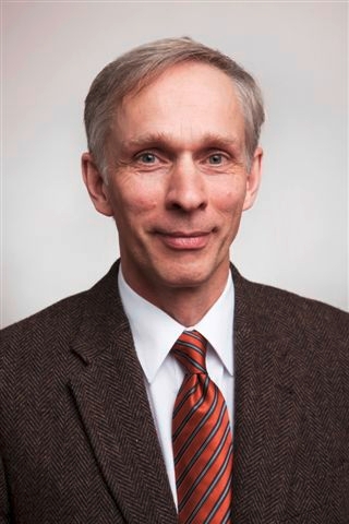 Zu sehen ist eine Porträtaufnahme von Prof. Dr.-Ing. Jörg Hinrichs.