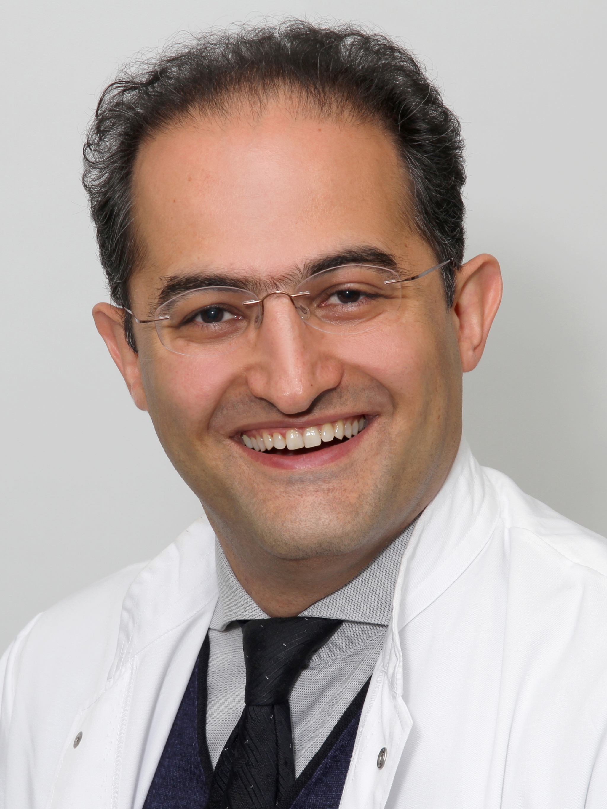 Colour photo of Prof. Dr. Alireza Gharabaghi.