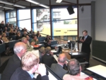 Henri Termeer hält Vortrag im Hörsaal der Uni Konstanz