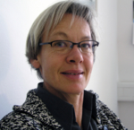 Das Bild zeigt die Ulmer Molekularbiologin, die 52-jährige Dr. Katharina Müller-Widenhorn, die eine gerade anlaufende Studie am Ulmer Transferzentrum für Neurowissenschaften und Lernen koordiniert. Die Biochemikerin will klären, ob bestimmte Fettsäuren als Therapie für ADHS-Patienten in Frage kommen.
