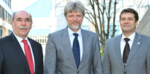 Männer Trio zeigt den neu gewählten Vorstand der BioRegionUlm am 31.03.2010 kurz nach der Wahl.