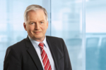 Zu sehen ist ein Porträt von Christoph Dahl.