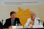 Prof. Dr. Annette Schavan und Prof. Otmar D. Wiestler bei der Vorstellung der neuen Deutschen Gesundheitszentren am 9. Juni 2011 in Berlin