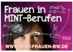 ein dunkelhaariges Mädchen schaut nach oben
