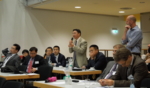 The photo shows Chinese and German workshop participants engaged in a lively discussion.<br />