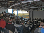 Abbildung zeigt gefüllten Vortragssaal beim WtW-Tag 2009 an der Uni Konstanz.