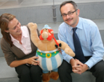 Prof. Dr. Martin Wabitsch was head of a weight reduction programme (Obeldicks) for children. The photo shows him together with oecotrophologist Maleika Fuchs.