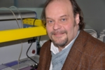 Photo showing the managing director of the peptide pharmaceuticals competence centre, U-PEP, in Ulm.