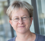 Die Sprecherin und Koordinatorin der DFG-Forschergruppe FOR1680 Prof. Dr. Anita Marchfelder lächelt freundlich.