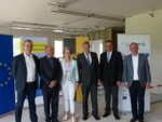 Auf dem Bld sind von links nach rechts zu sehen: Frank Schillinger, Architekt, Karl- Heinz Boven, Multi Channel Systems MCS GmbH, Barbara Bosch, Oberbürgermeisterin der Stadt Reutlingen, Ministerialdirektor Hubert Wicker, Ministerium für Wirtschaft, Arbeit und Wohnungsbau Baden- Württemberg, Landrat Joachim Walter, Landratsamt Tübingen, Prof. Dr. Hugo Hämmerle, Institutsleiter NMI.