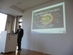 Der Preisträger Dr. Lars Kaderali bei seinem Festvortrag