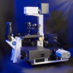 Zu sehen ist das neue Screening-Verfahren mit diesem automatisierten Raman-Spektroskop vom Fraunhofer IPM. Hiermit lassen sich Bakterien schnell und präzise charakterisieren.