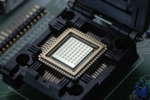 Zu sehen ist ein Chip zur integrierten Energieversorgung