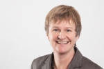 Porträtfoto der Biberacher Hochschullehrerin Kerstin Otte. Die Mittvierzigerin und Molekularbiologin zeigt sich auf dieser Aufnahme selbstbewusst lächelnd.
