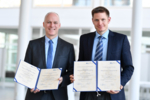 The photo shows Prof. Dr. Nikolas von Bubnoff and Prof. Dr. Robert Zeiser at the award ceremony.